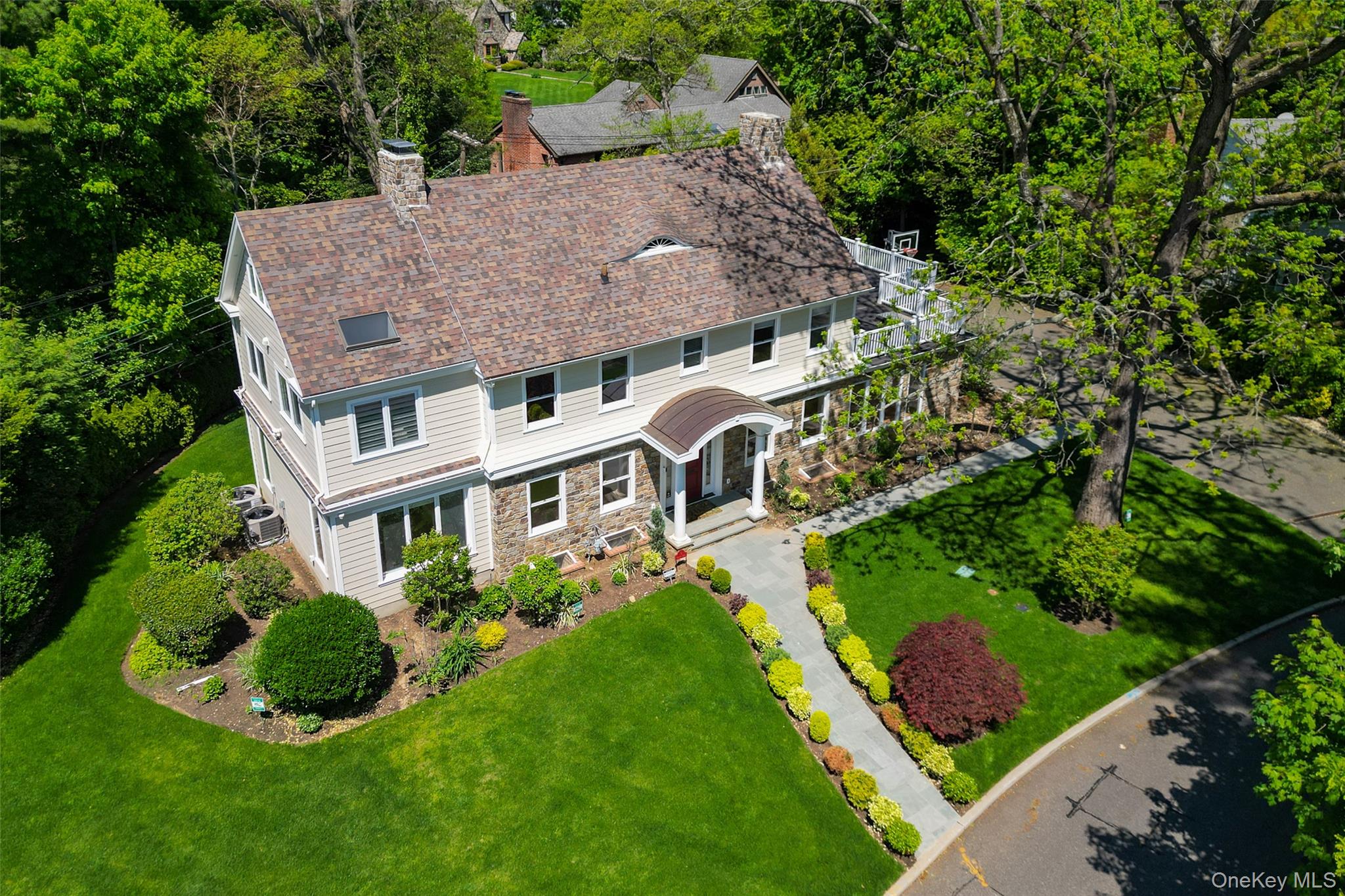 Great Neck, New York, 11021, United States, 5 Bedrooms Bedrooms, ,4 BathroomsBathrooms,Residential,Active,1885010