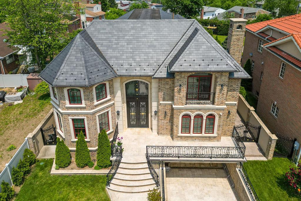 Little Neck, New York, 11362, United States, 5 Bedrooms Bedrooms, ,6 BathroomsBathrooms,Residential,Active,1908169