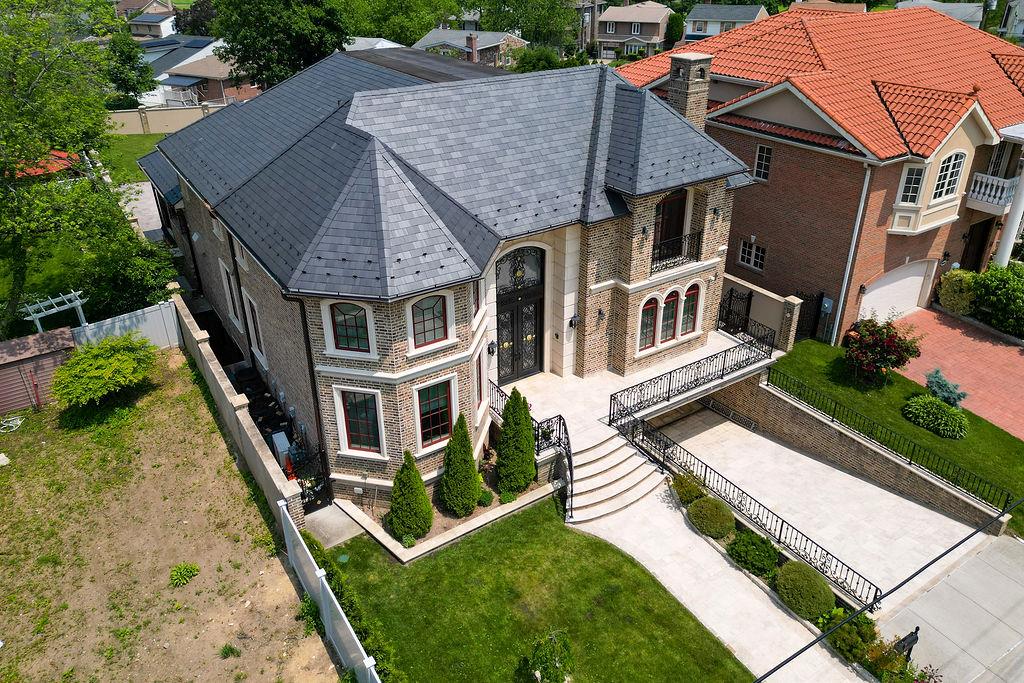 Little Neck, New York, 11362, United States, 5 Bedrooms Bedrooms, ,6 BathroomsBathrooms,Residential,Active,1908169