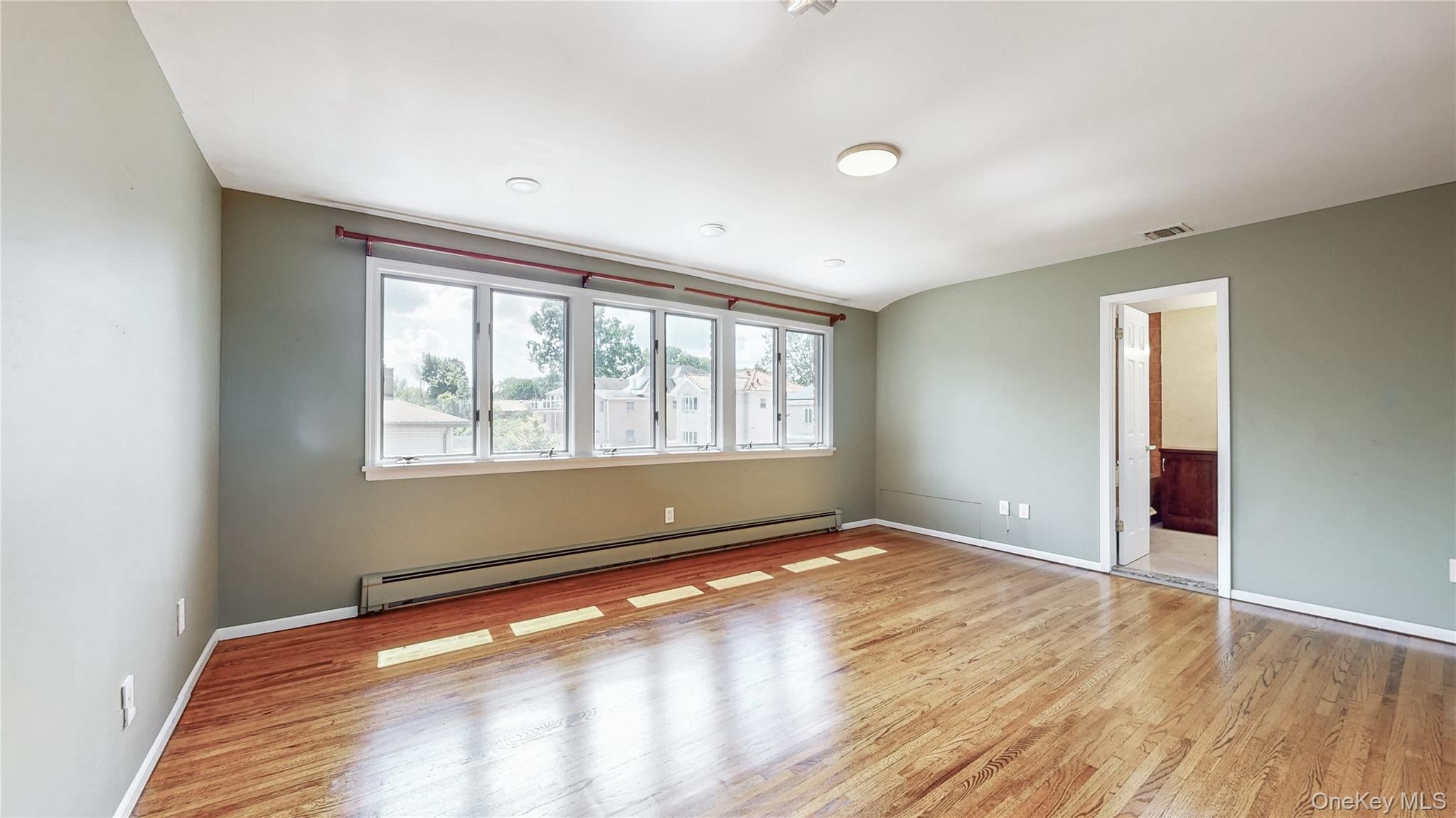 Bayside, New York, 11360, United States, 5 Bedrooms Bedrooms, ,3 BathroomsBathrooms,Residential,Active,1941326