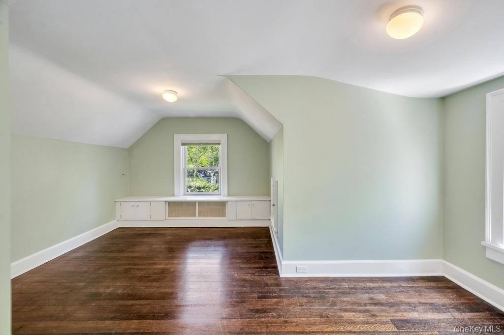 White Plains, New York, 10605, United States, 5 Bedrooms Bedrooms, ,4 BathroomsBathrooms,Residential,Pending,2045677