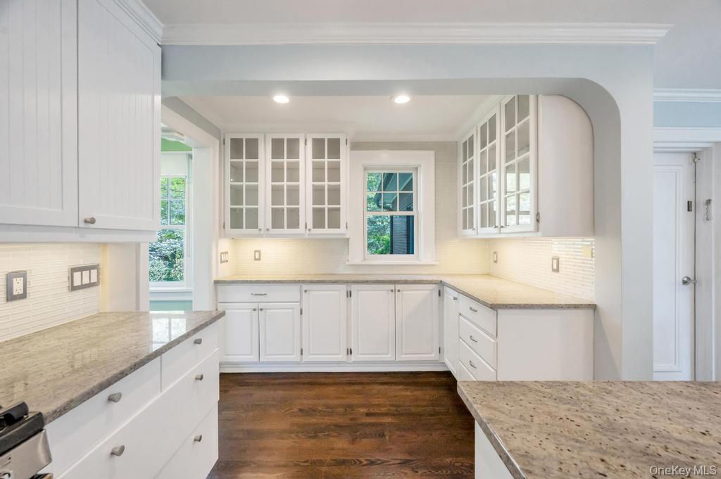 White Plains, New York, 10605, United States, 5 Bedrooms Bedrooms, ,4 BathroomsBathrooms,Residential,Pending,2045677