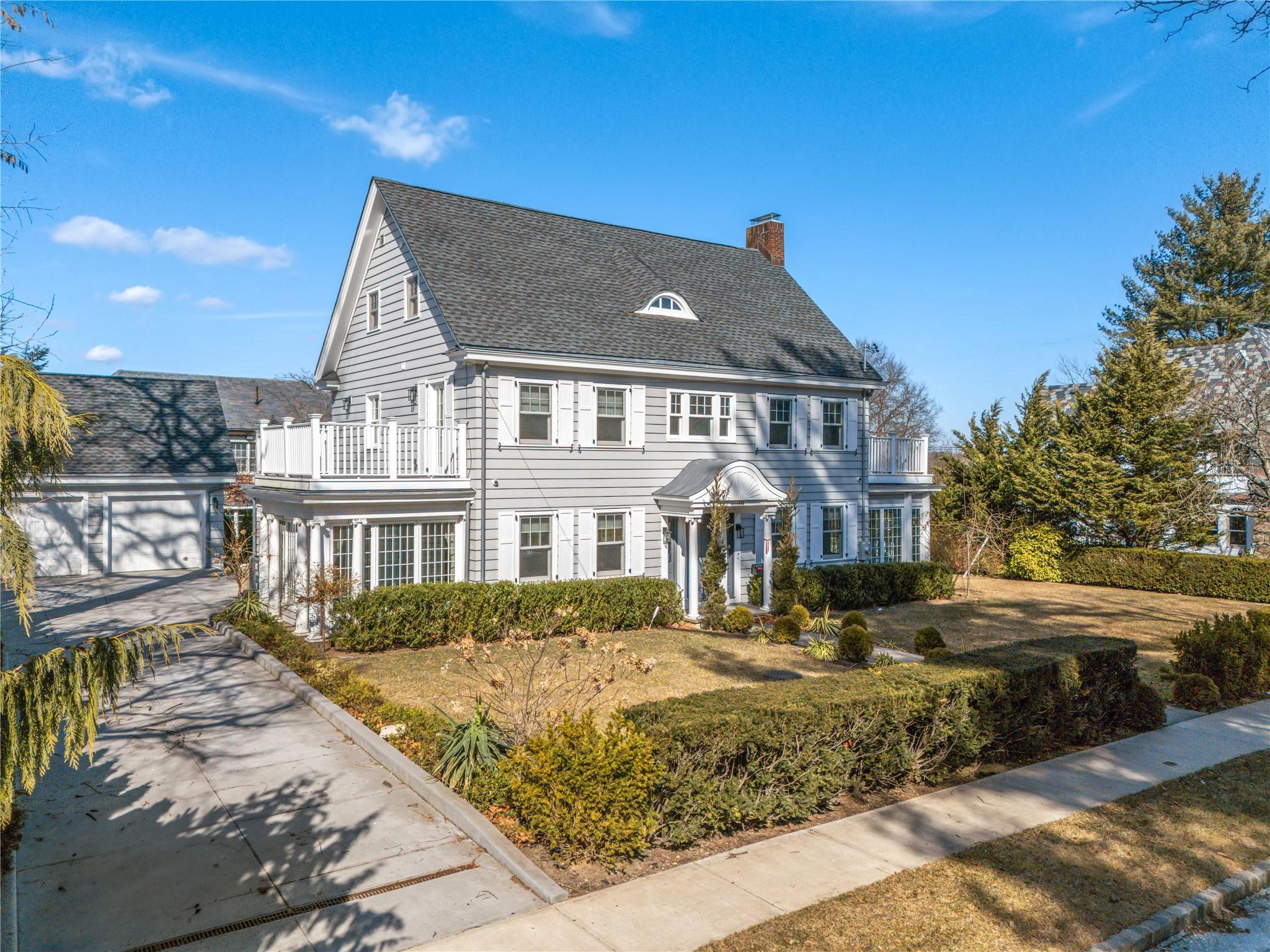 Douglaston, New York, 11363, United States, ,5 BathroomsBathrooms,Residential,Active,1741588