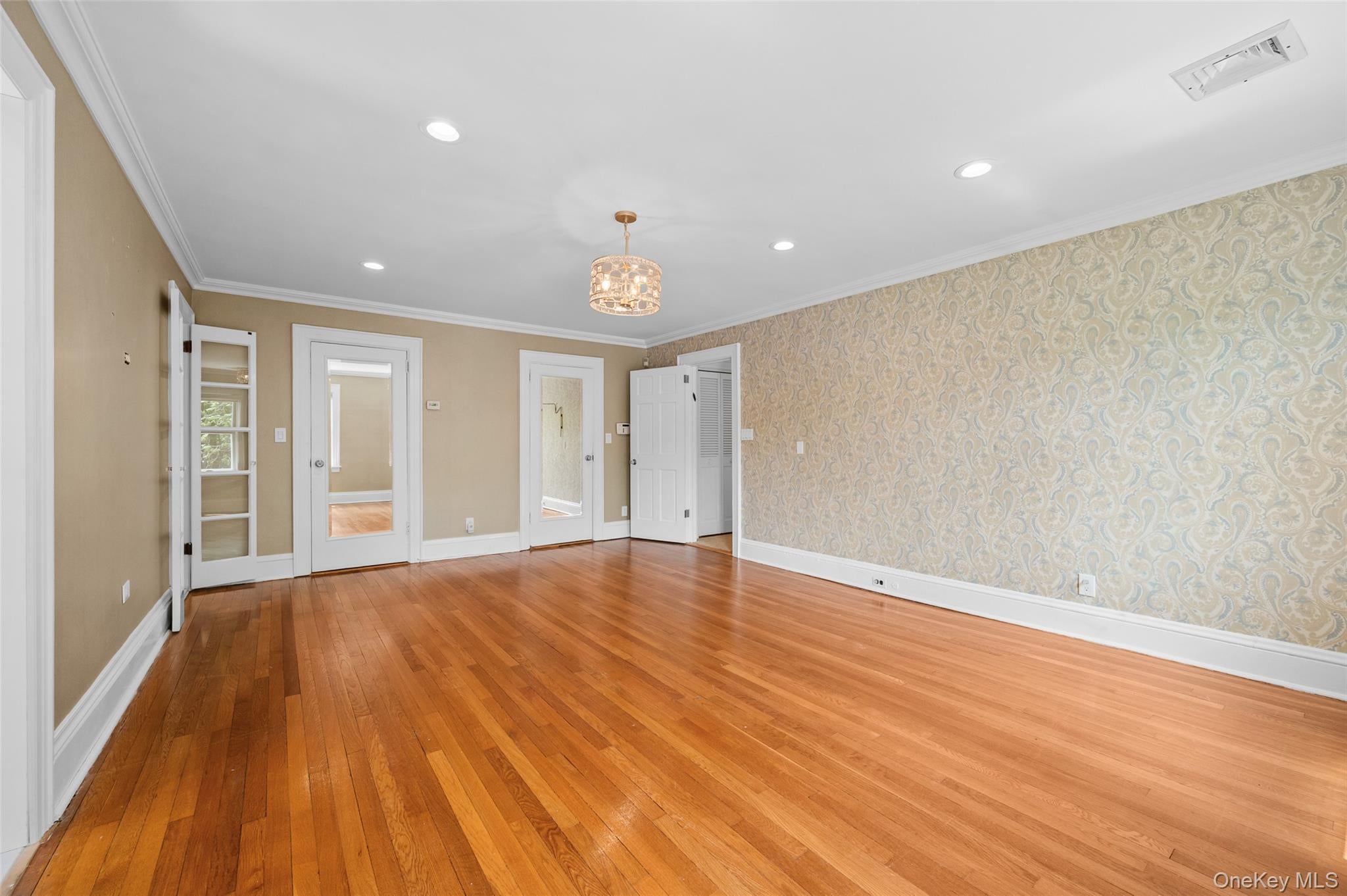 Great Neck, New York, 11021, United States, 5 Bedrooms Bedrooms, ,4 BathroomsBathrooms,Residential,Active,1885010
