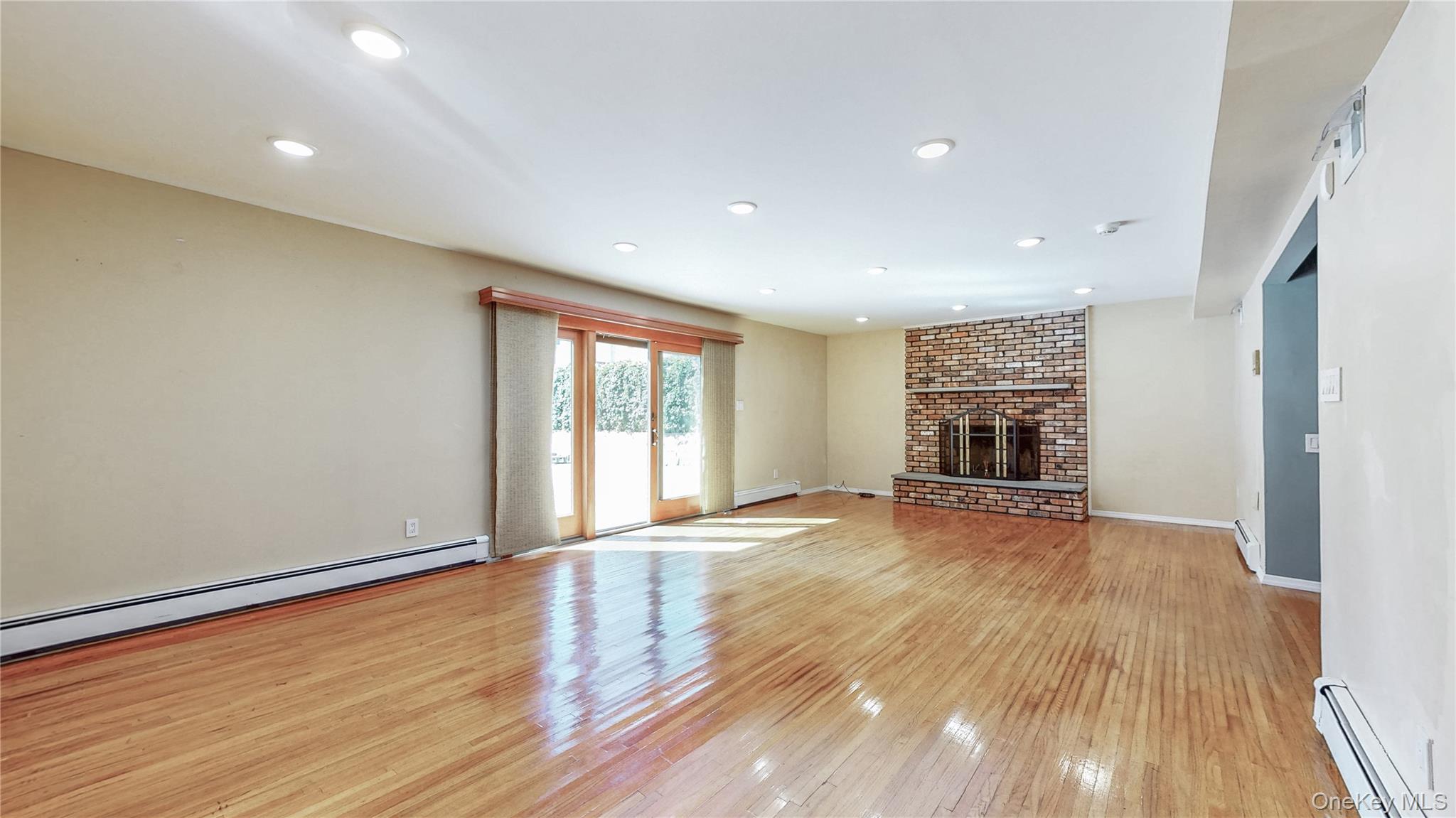 Bayside, New York, 11360, United States, 5 Bedrooms Bedrooms, ,3 BathroomsBathrooms,Residential,Active,1941326