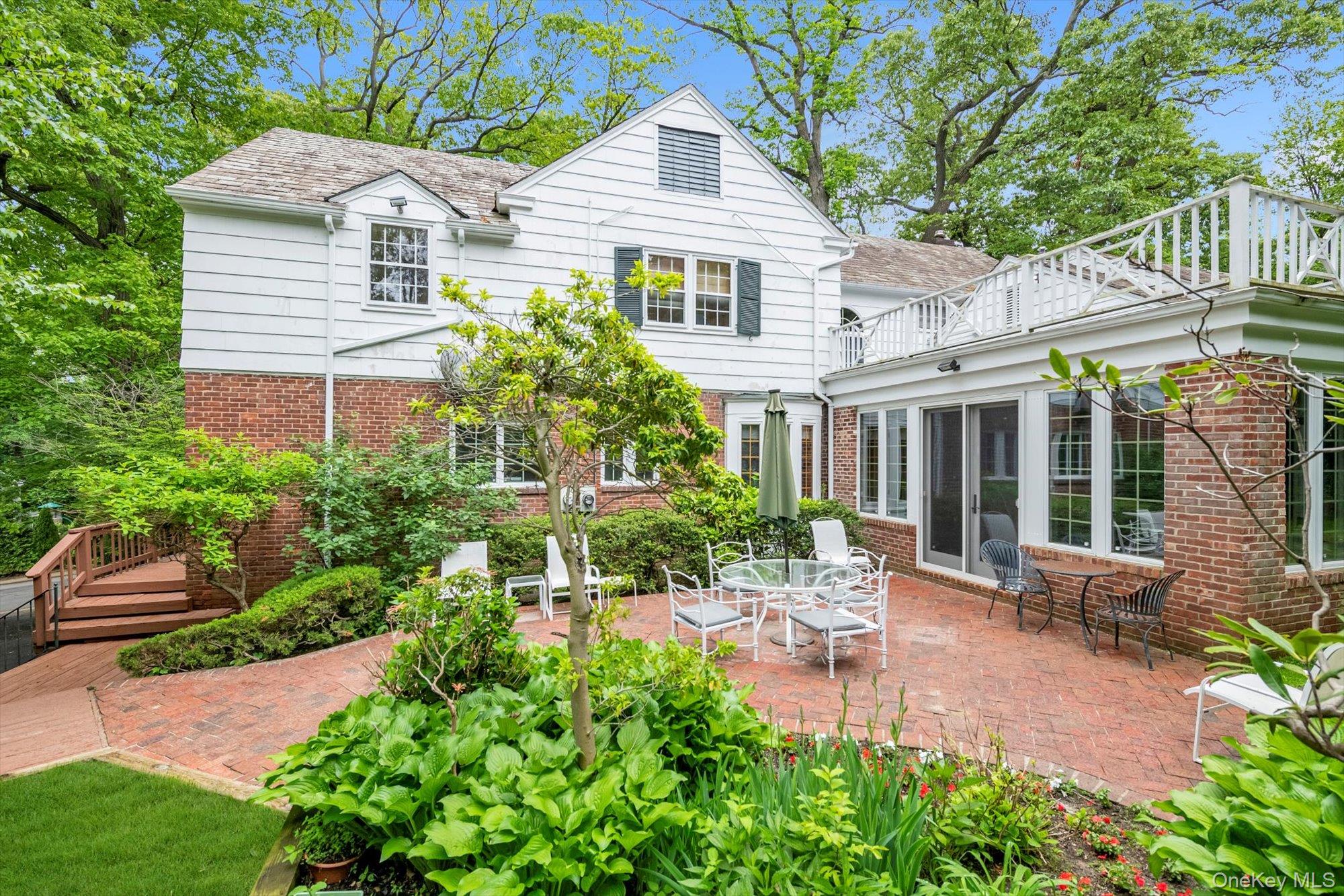 Great Neck, New York, 11021, United States, 5 Bedrooms Bedrooms, ,6 BathroomsBathrooms,Residential,Active,1824539