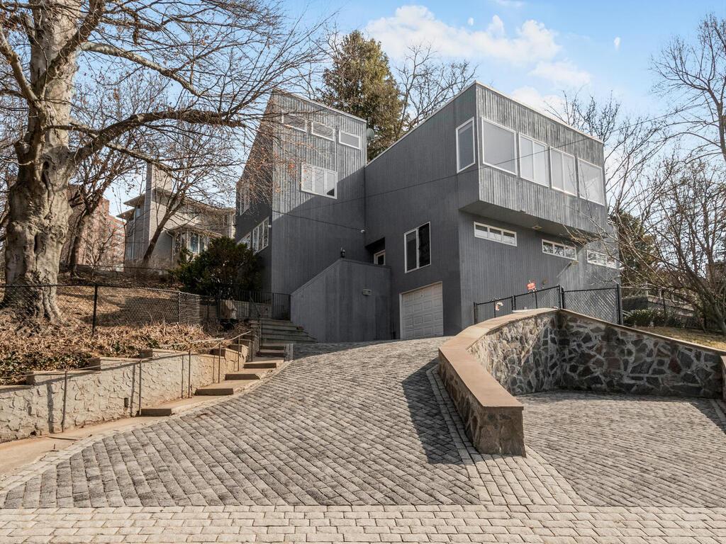 Bronx, New York, 10471, United States, 4 Bedrooms Bedrooms, ,3 BathroomsBathrooms,Residential,Active,1764906