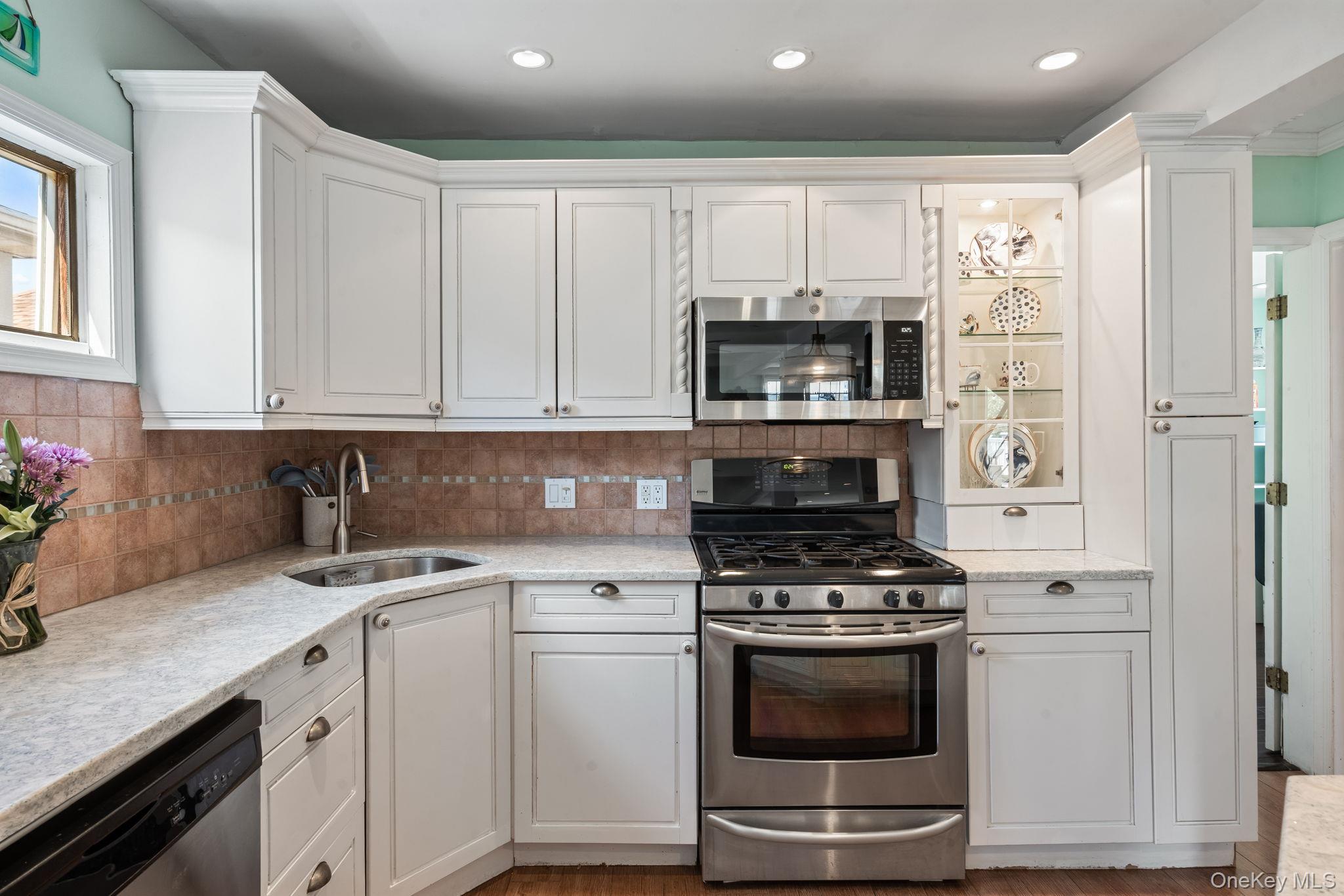 Long Beach, New York, 11561, United States, 4 Bedrooms Bedrooms, ,3 BathroomsBathrooms,Residential,Active,2008919