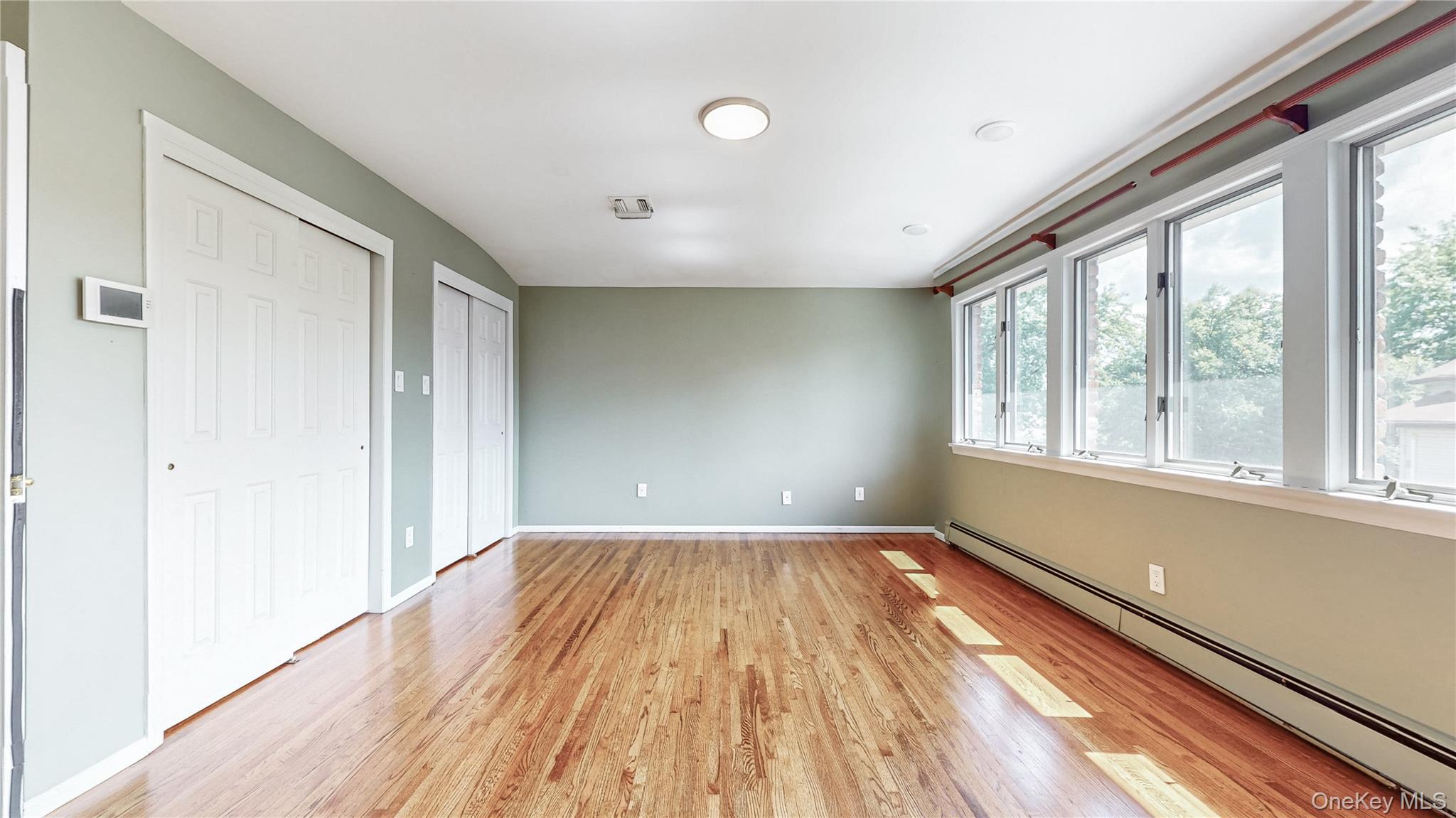 Bayside, New York, 11360, United States, 5 Bedrooms Bedrooms, ,3 BathroomsBathrooms,Residential,Active,1941326