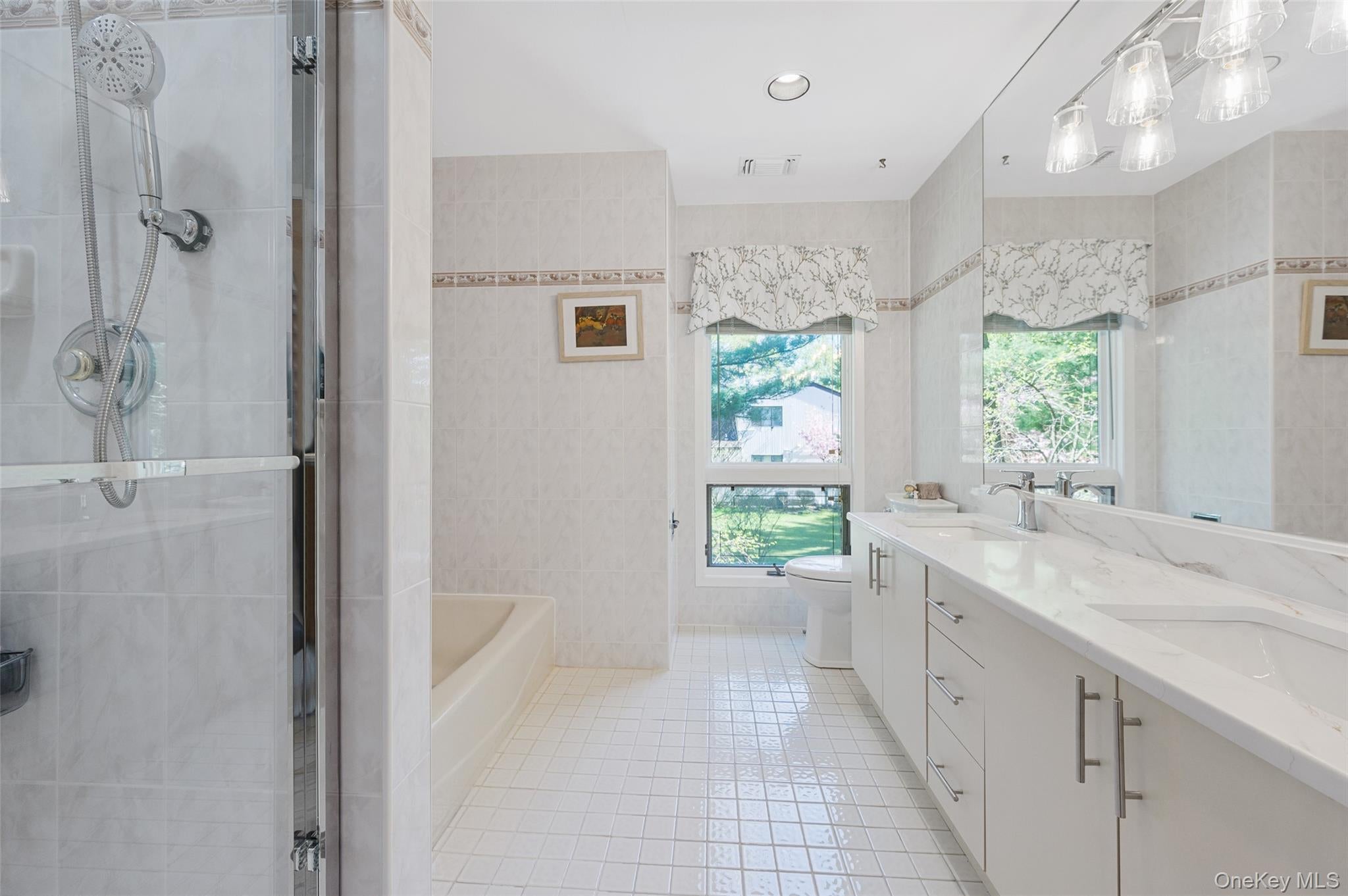 Manhasset, New York, 11030, United States, 5 Bedrooms Bedrooms, ,6 BathroomsBathrooms,Residential,Active,1788462