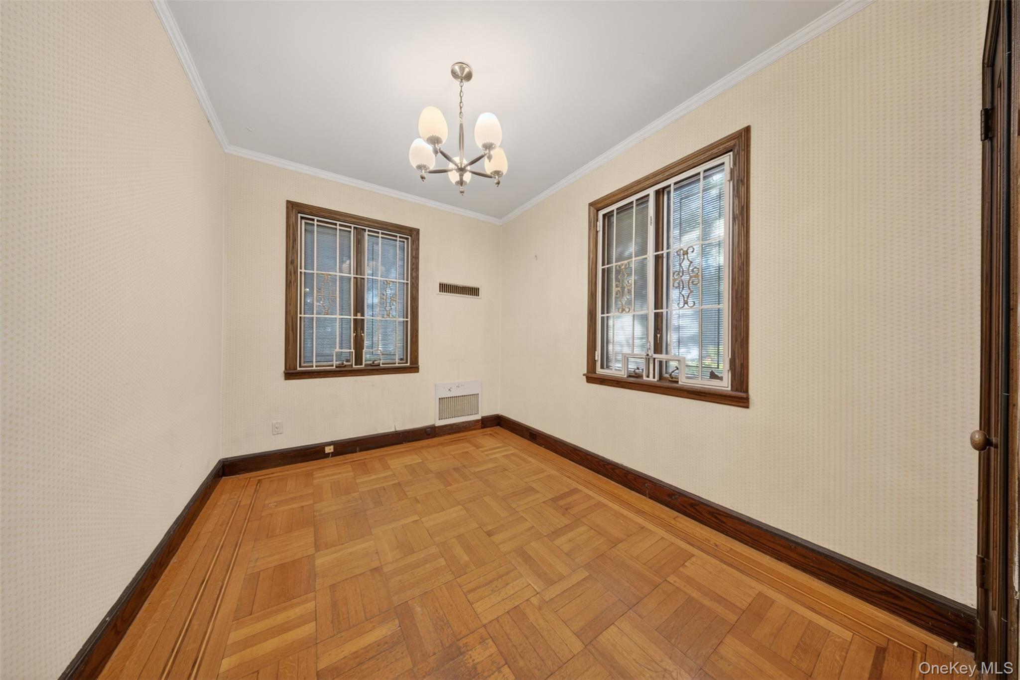 Flushing, New York, 11354, United States, 7 Bedrooms Bedrooms, ,6 BathroomsBathrooms,Residential,Active,2043439