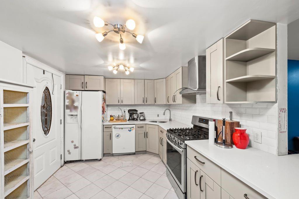 Brooklyn, New York, 11204, United States, 10 Bedrooms Bedrooms, ,6 BathroomsBathrooms,Residential,Active,1710730