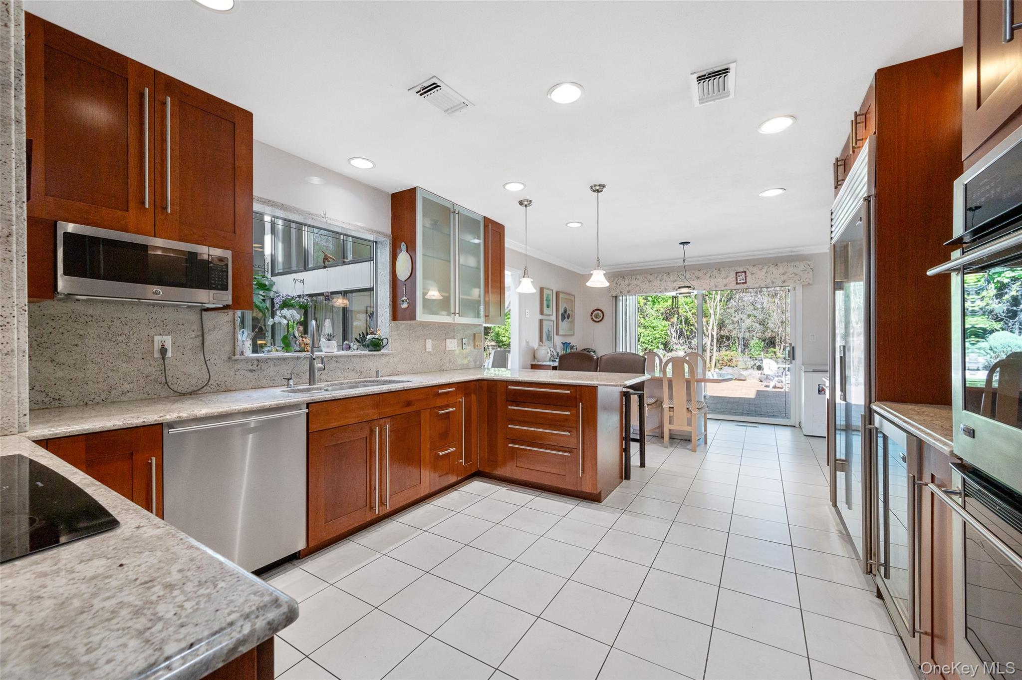 Manhasset, New York, 11030, United States, 5 Bedrooms Bedrooms, ,6 BathroomsBathrooms,Residential,Active,1788462