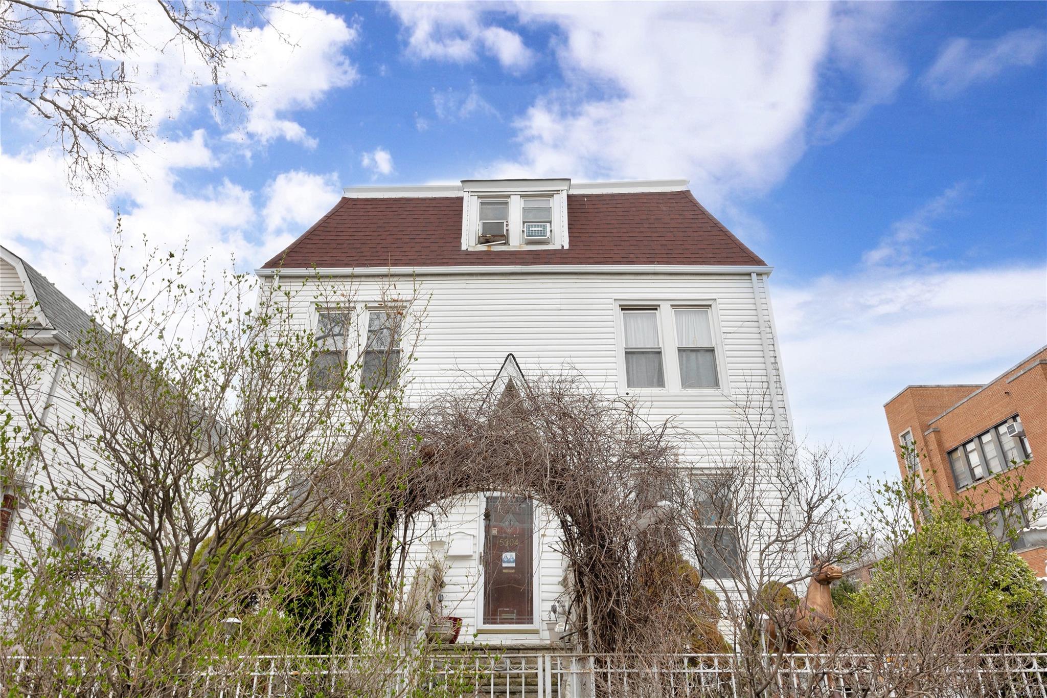 Elmhurst, New York, 11373, United States, ,7 BathroomsBathrooms,Residential,Pending,1825061