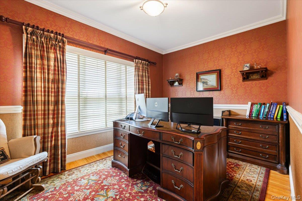 Scarsdale, New York, 10583, United States, 4 Bedrooms Bedrooms, ,4 BathroomsBathrooms,Residential,Active,1951822