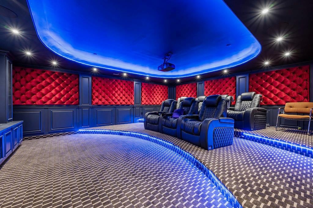 Little Neck, New York, 11362, United States, 5 Bedrooms Bedrooms, ,6 BathroomsBathrooms,Residential,Active,1908169