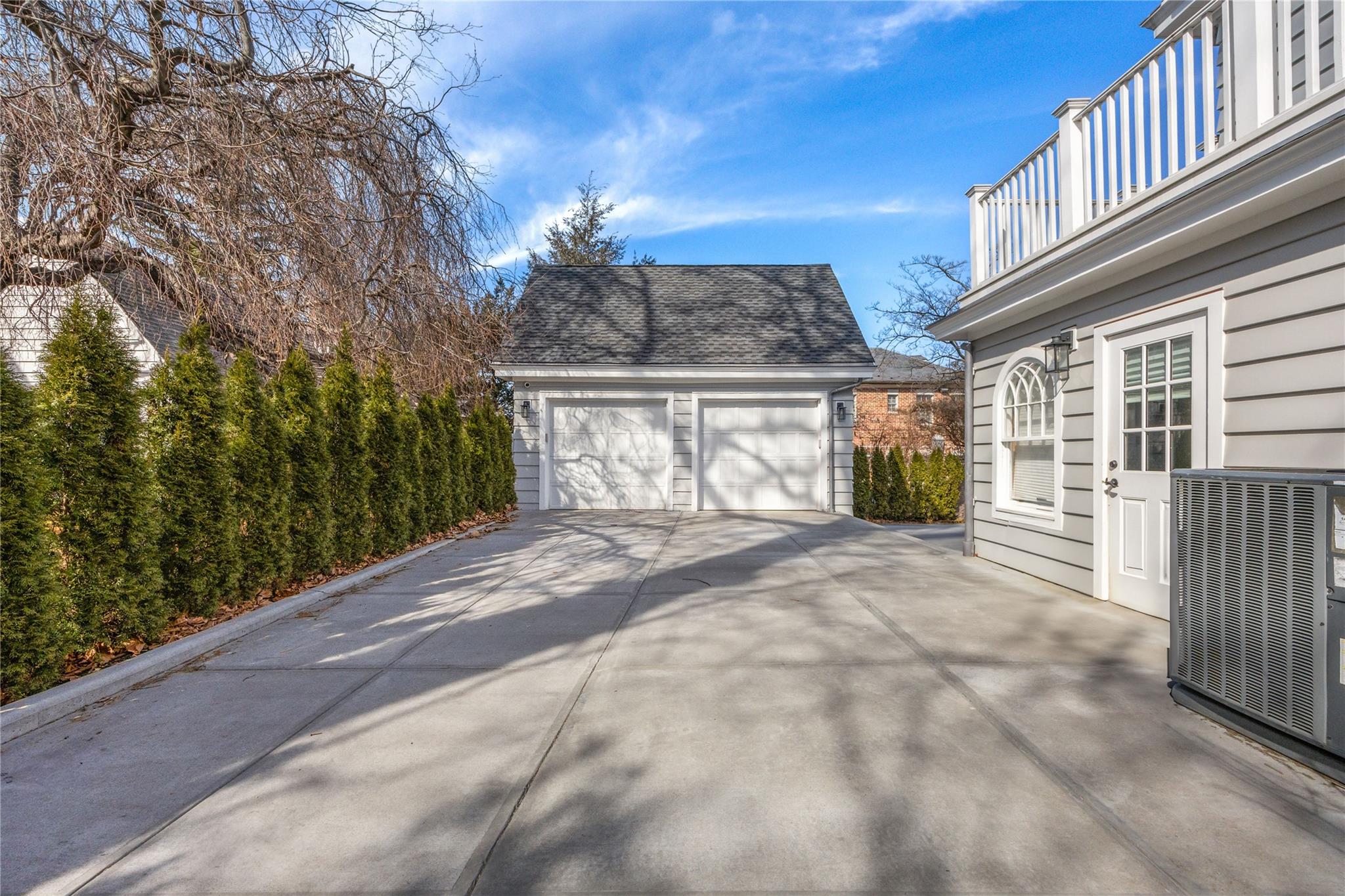 Douglaston, New York, 11363, United States, ,5 BathroomsBathrooms,Residential,Active,1741588