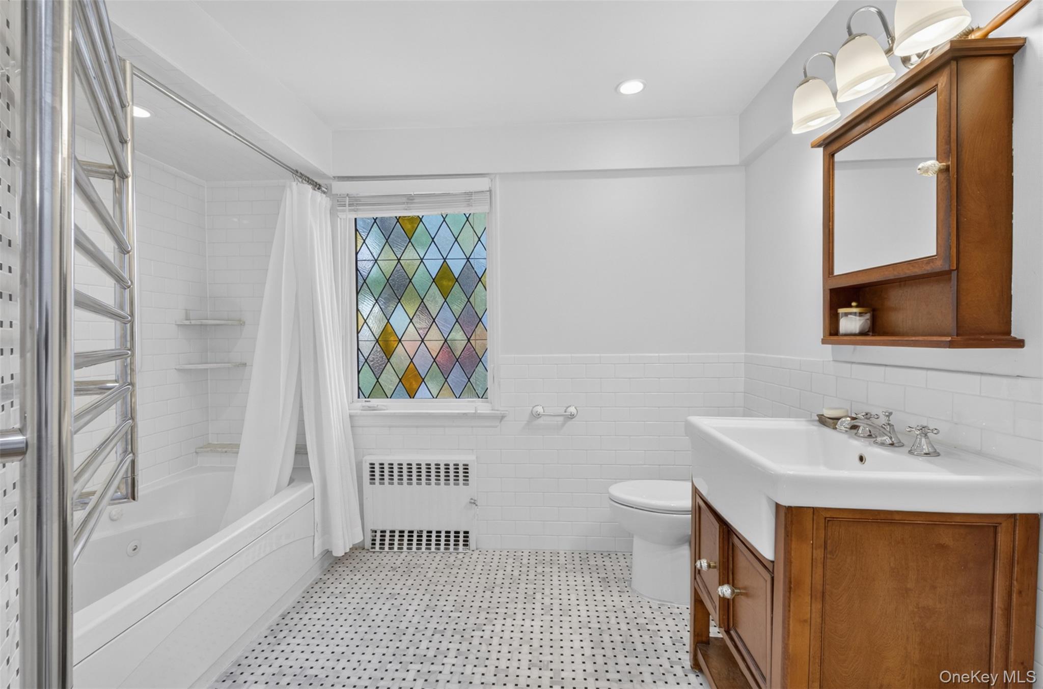 Manhasset, New York, 11030, United States, 4 Bedrooms Bedrooms, ,3 BathroomsBathrooms,Residential,Active,2045030