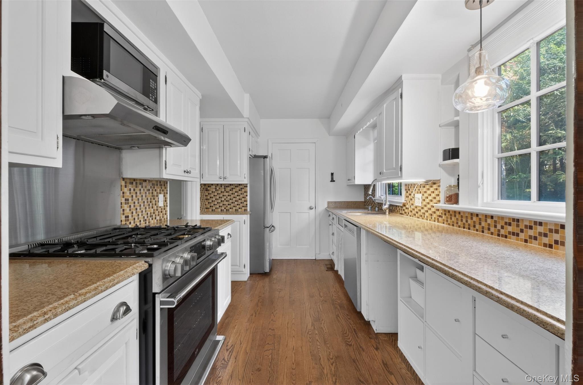 Manhasset, New York, 11030, United States, 4 Bedrooms Bedrooms, ,3 BathroomsBathrooms,Residential,Active,2045030