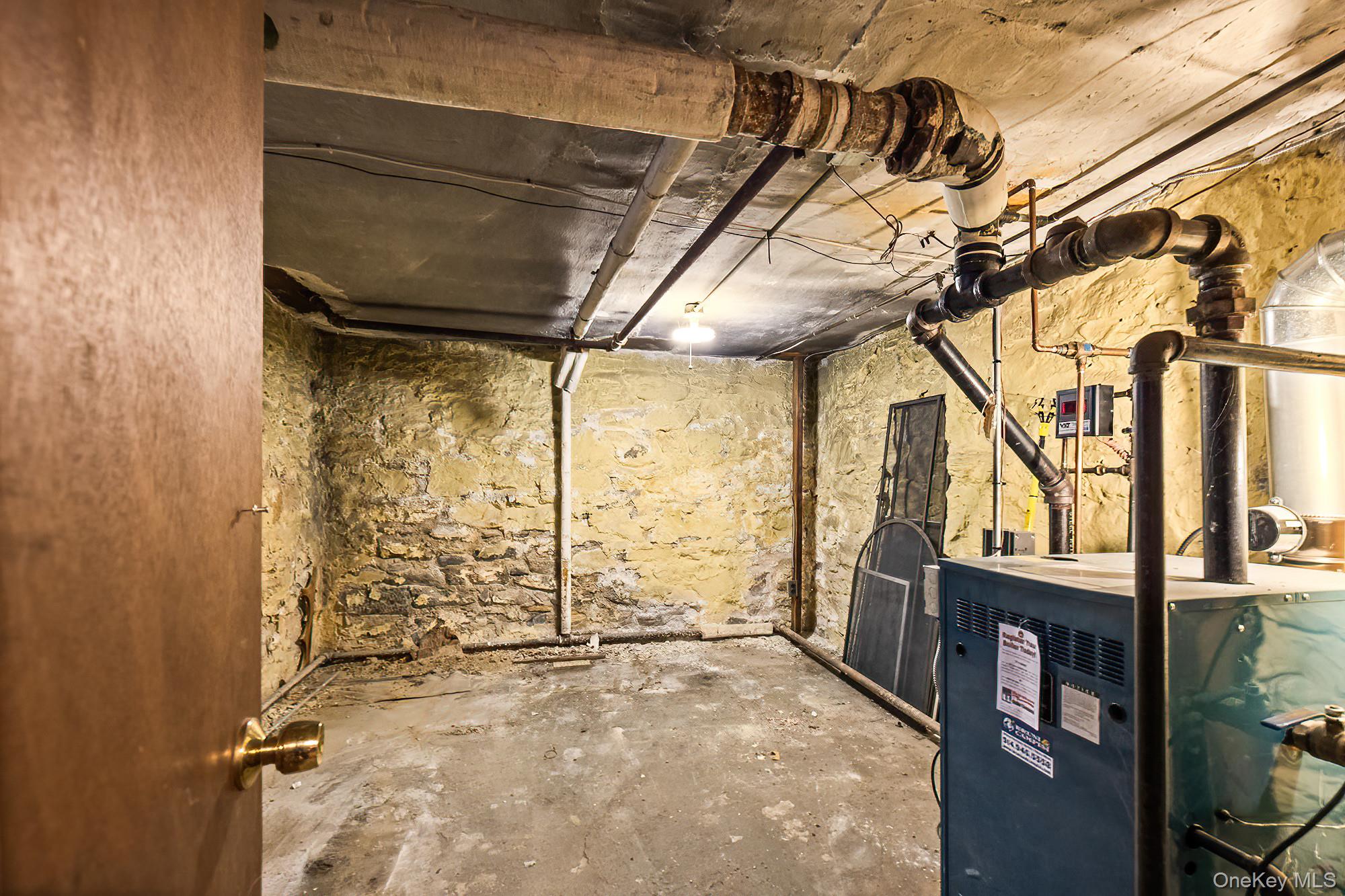 Scarsdale, New York, 10583, United States, 3 Bedrooms Bedrooms, ,2 BathroomsBathrooms,Residential,Pending,2007107