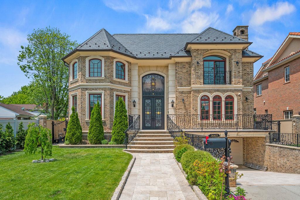 Little Neck, New York, 11362, United States, 5 Bedrooms Bedrooms, ,6 BathroomsBathrooms,Residential,Active,1908169