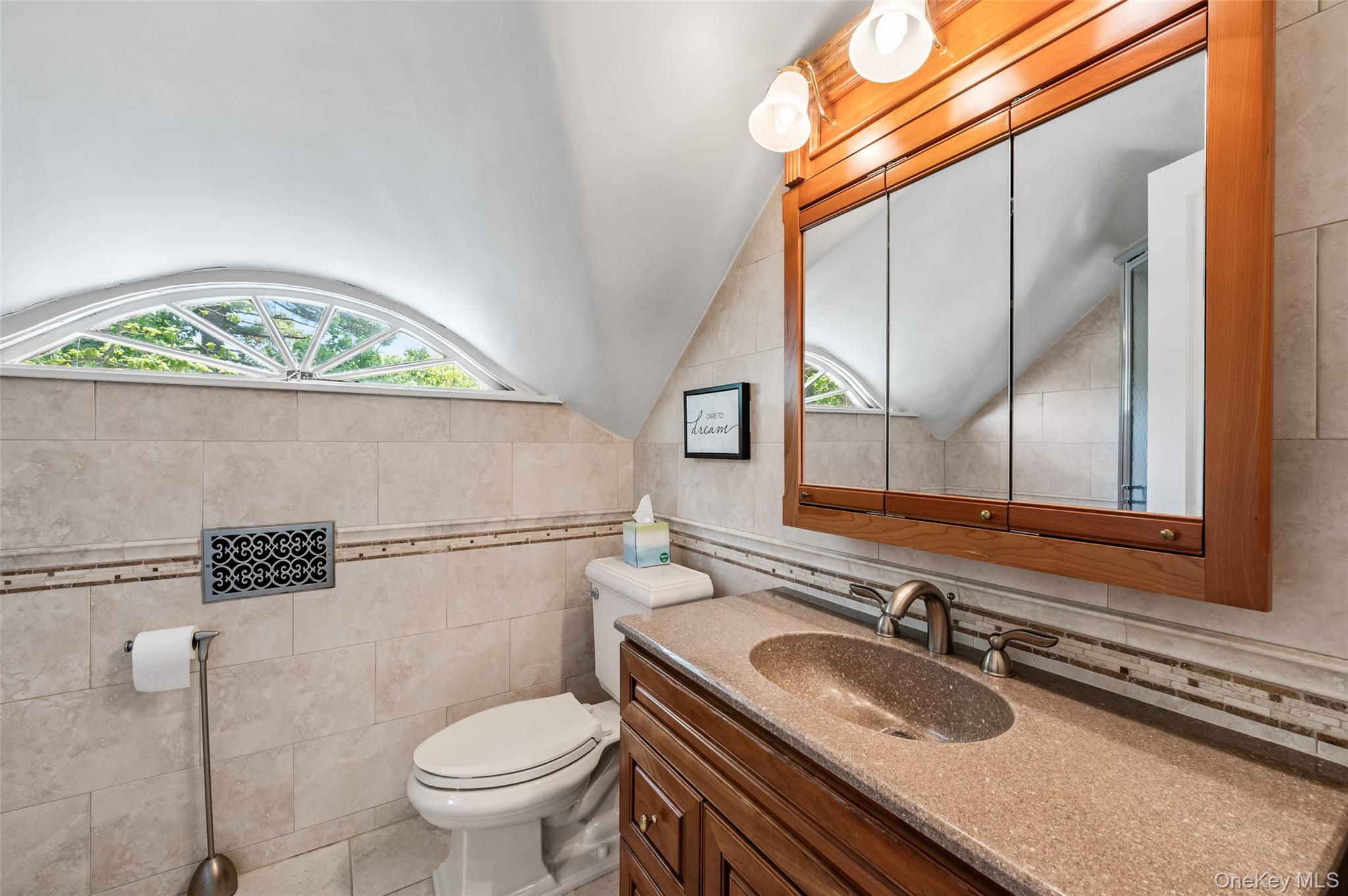 Great Neck, New York, 11021, United States, 5 Bedrooms Bedrooms, ,4 BathroomsBathrooms,Residential,Active,1885010