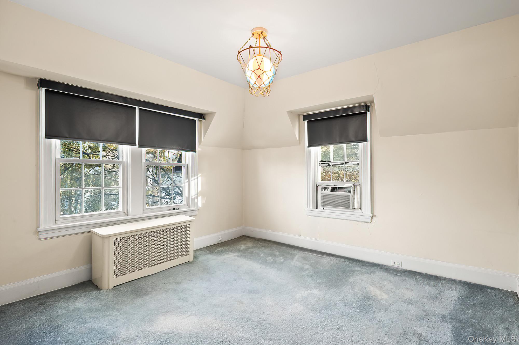 Scarsdale, New York, 10583, United States, 3 Bedrooms Bedrooms, ,2 BathroomsBathrooms,Residential,Pending,2007107