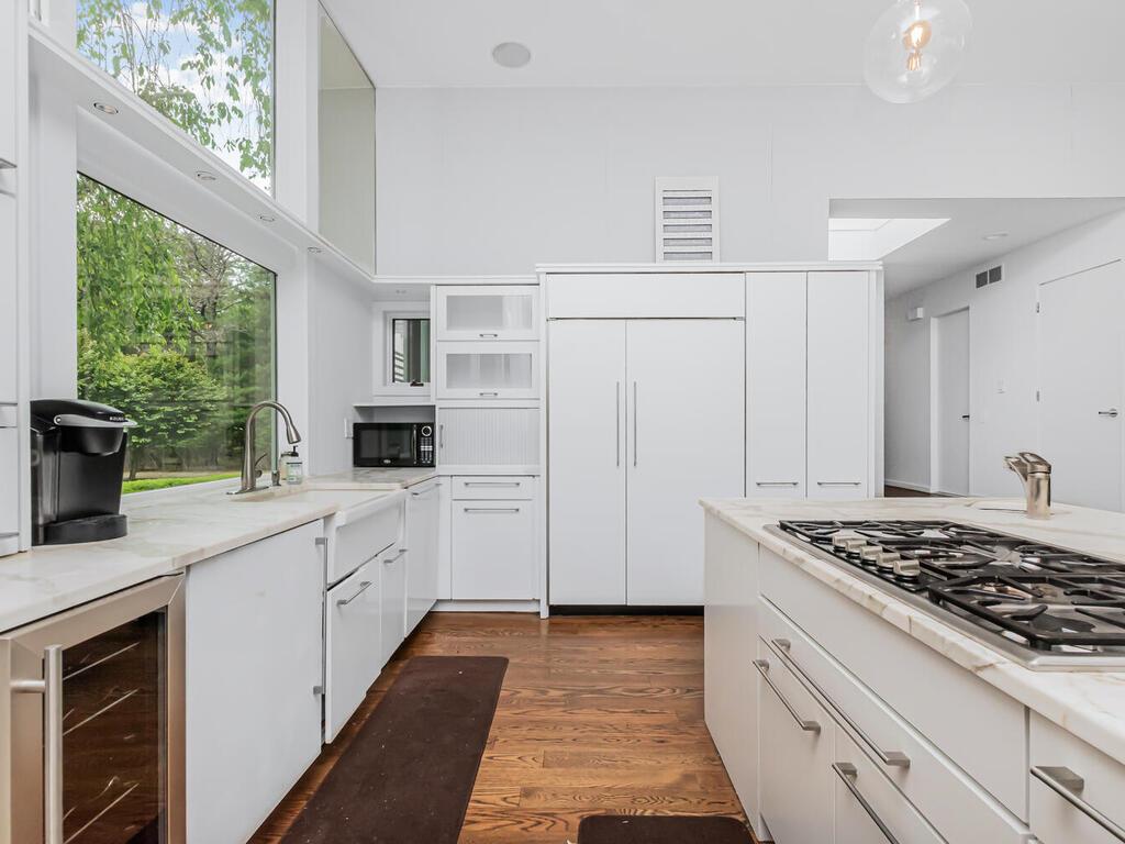 East Hampton, New York, 11937, United States, ,3 BathroomsBathrooms,Residential,Active,1843880