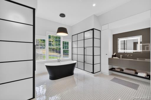 Mahopac, New York, 10541, United States, 4 Bedrooms Bedrooms, ,6 BathroomsBathrooms,Residential,Active,1945090