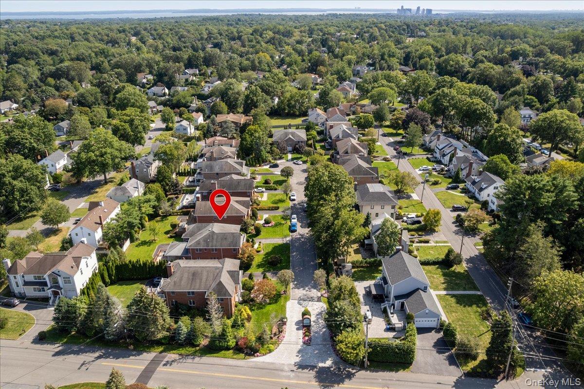 Scarsdale, New York, 10583, United States, 4 Bedrooms Bedrooms, ,4 BathroomsBathrooms,Residential,Active,1951822