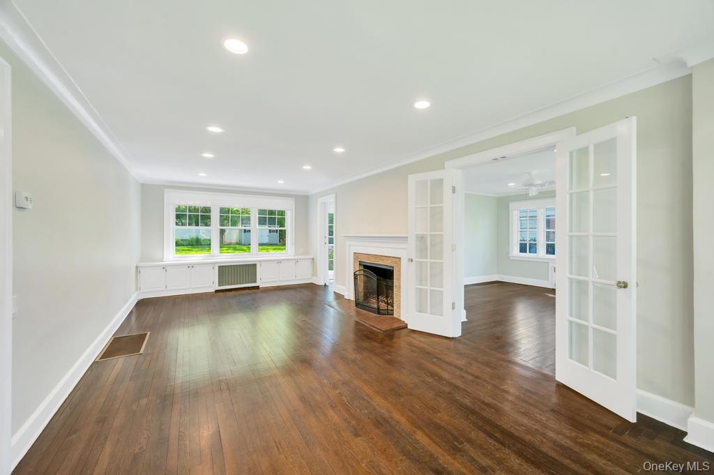 White Plains, New York, 10605, United States, 5 Bedrooms Bedrooms, ,4 BathroomsBathrooms,Residential,Pending,2045677
