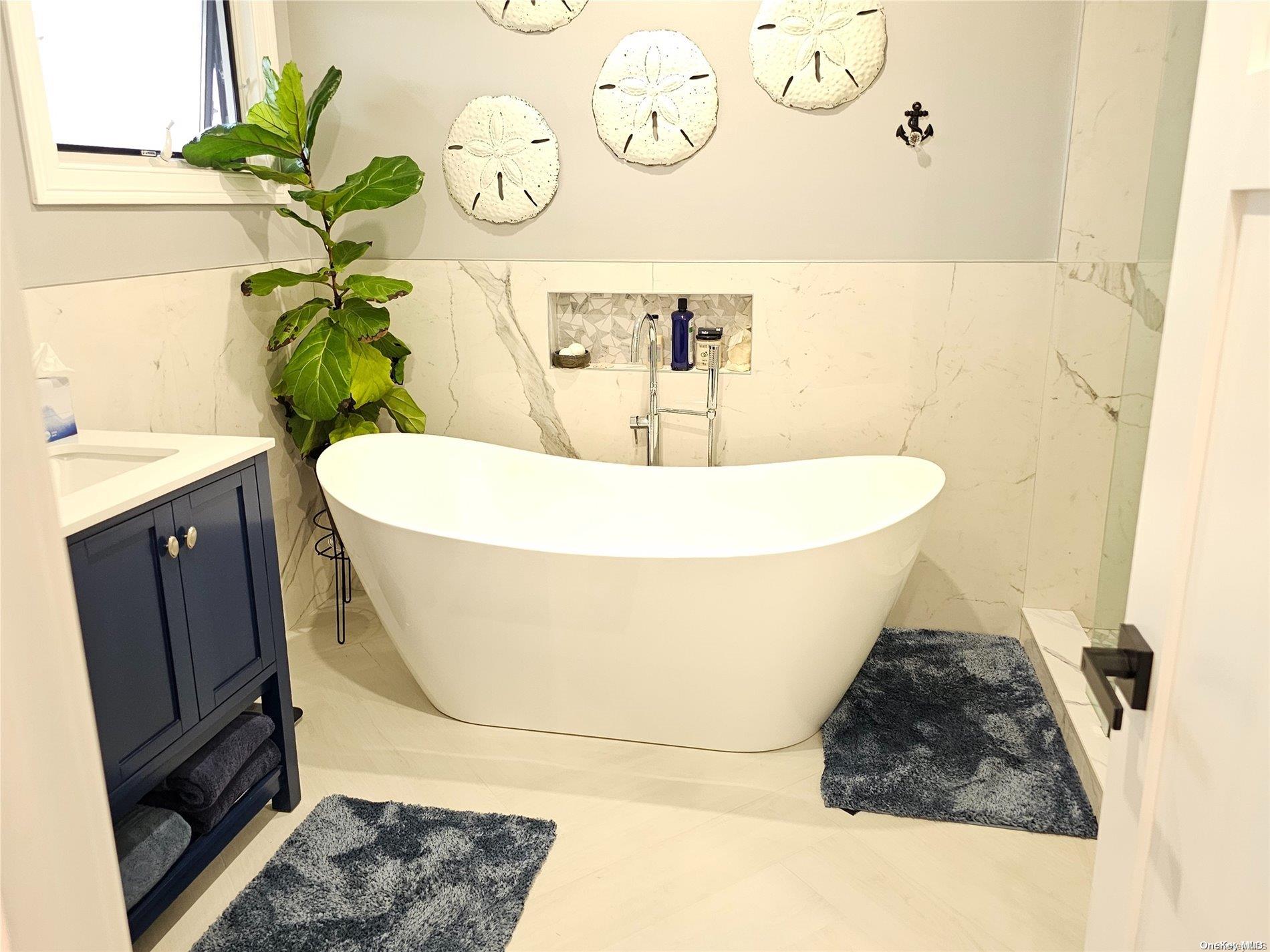 Babylon, New York, 11702, United States, 3 Bedrooms Bedrooms, ,3 BathroomsBathrooms,Residential,Active,1801049