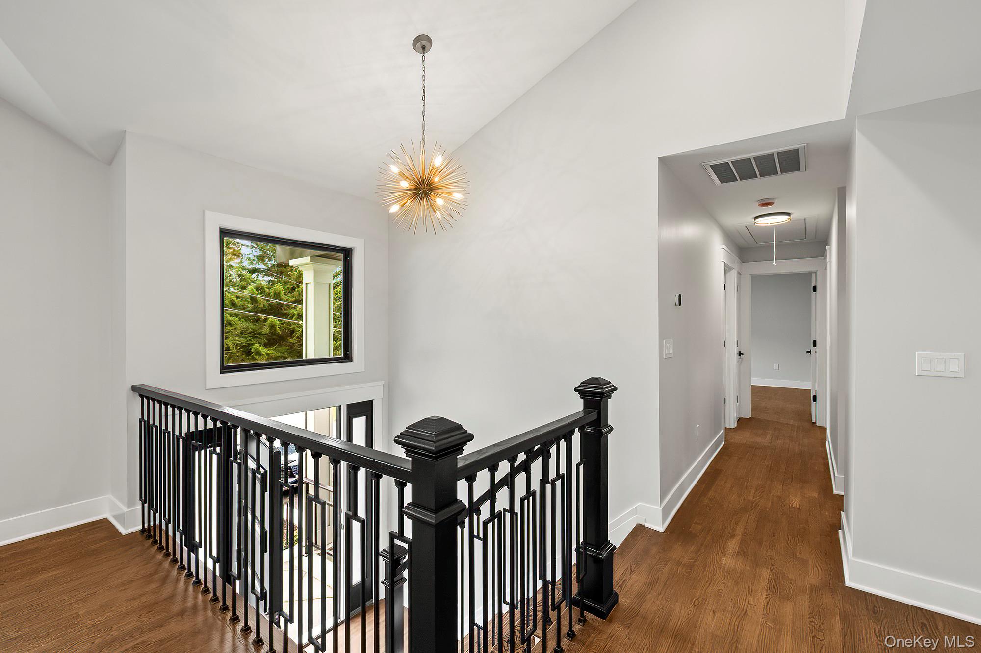White Plains, New York, 10607, United States, 4 Bedrooms Bedrooms, ,3 BathroomsBathrooms,Residential,Active,1965798