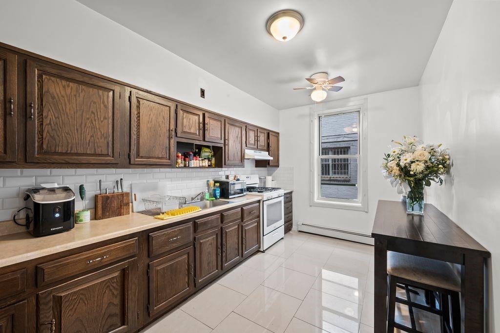 Brooklyn, New York, 11204, United States, 10 Bedrooms Bedrooms, ,6 BathroomsBathrooms,Residential,Active,1710730