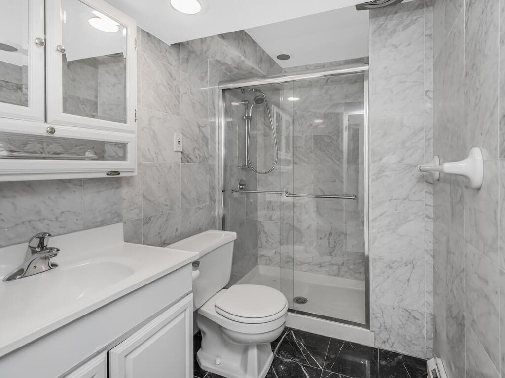 Bronx, New York, 10471, United States, 4 Bedrooms Bedrooms, ,3 BathroomsBathrooms,Residential,Active,1764906