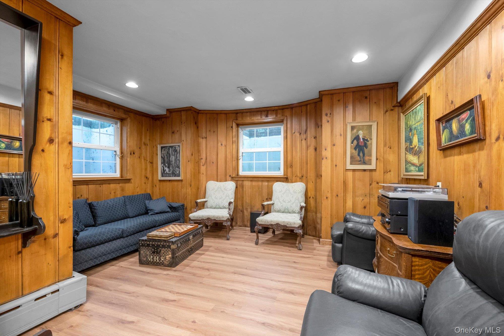 Great Neck, New York, 11021, United States, 5 Bedrooms Bedrooms, ,6 BathroomsBathrooms,Residential,Active,1824539