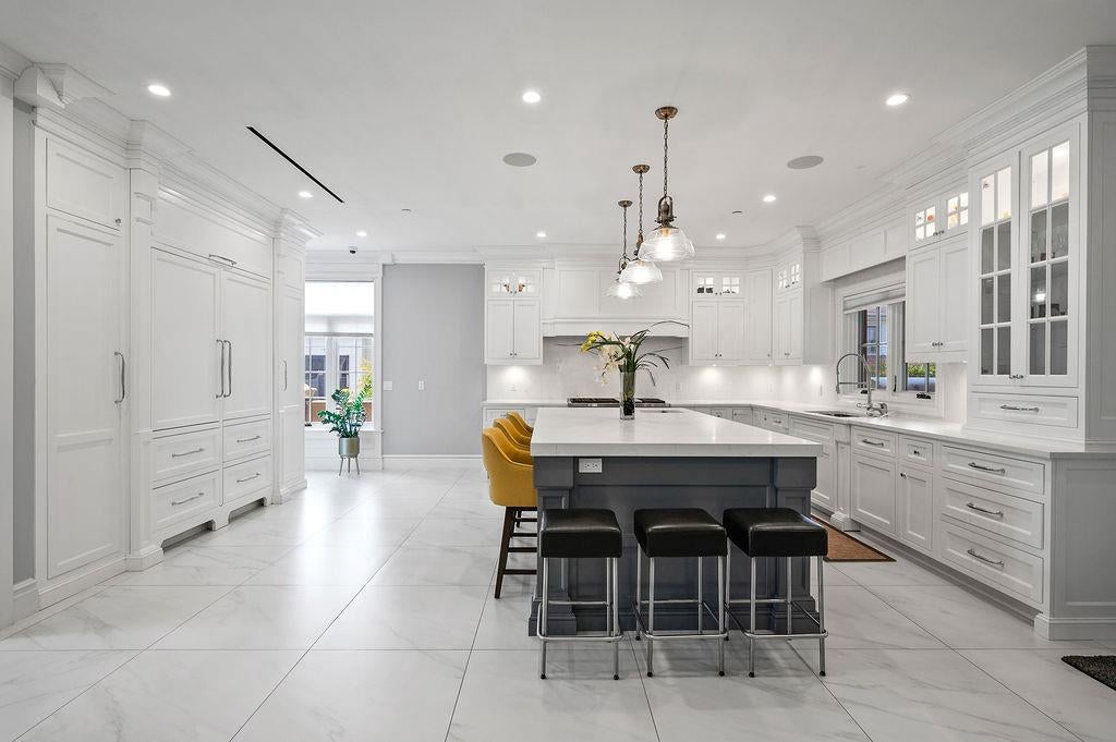 Little Neck, New York, 11362, United States, 5 Bedrooms Bedrooms, ,6 BathroomsBathrooms,Residential,Active,1908169