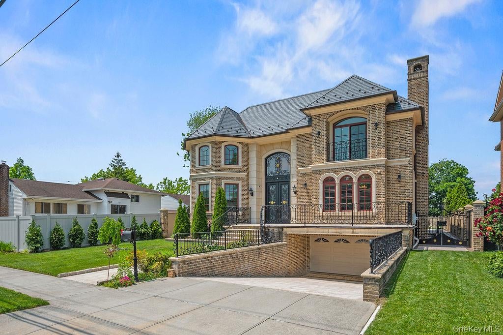 Little Neck, New York, 11362, United States, 5 Bedrooms Bedrooms, ,6 BathroomsBathrooms,Residential,Active,1908169