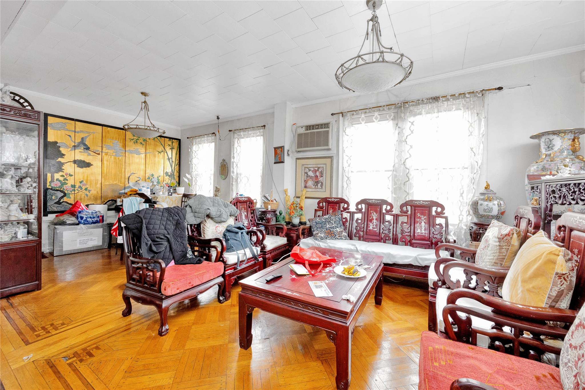 Elmhurst, New York, 11373, United States, ,7 BathroomsBathrooms,Residential,Pending,1825061