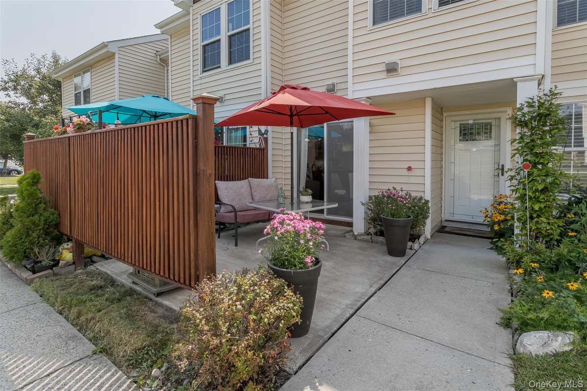 R*N様 house on the hill ロンパース Peter Parker's House Is for Sale — but You Might Get Spider