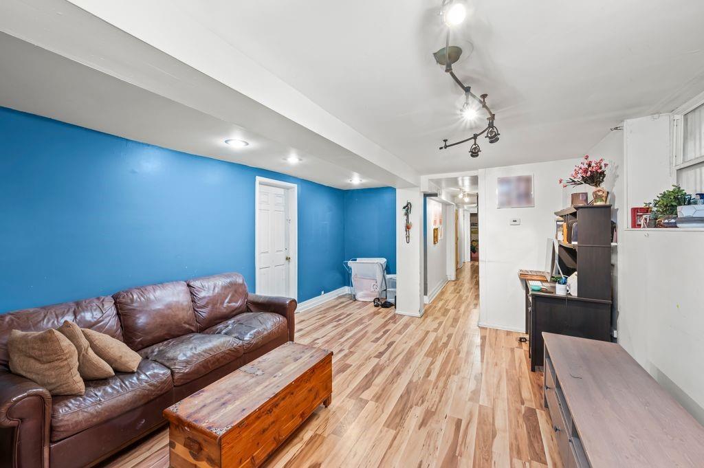 Brooklyn, New York, 11204, United States, 10 Bedrooms Bedrooms, ,6 BathroomsBathrooms,Residential,Active,1710730
