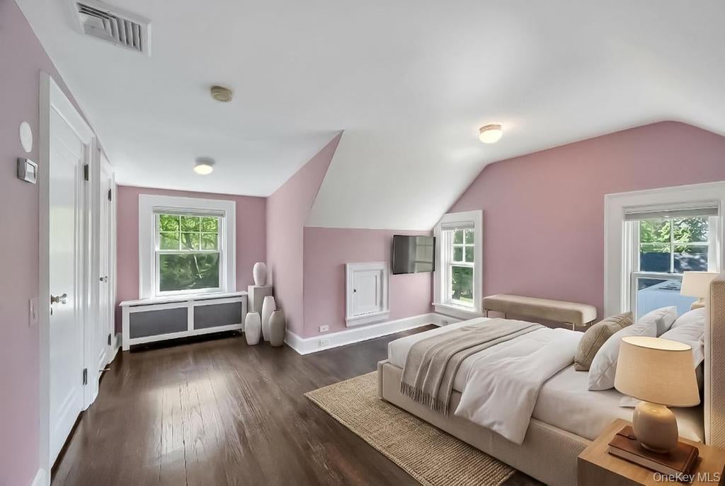 White Plains, New York, 10605, United States, 5 Bedrooms Bedrooms, ,4 BathroomsBathrooms,Residential,Pending,2045677