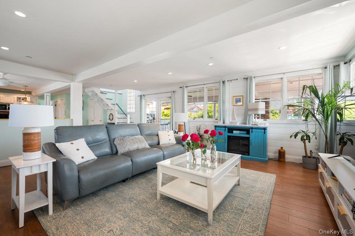 Long Beach, New York, 11561, United States, 4 Bedrooms Bedrooms, ,3 BathroomsBathrooms,Residential,Active,2008919