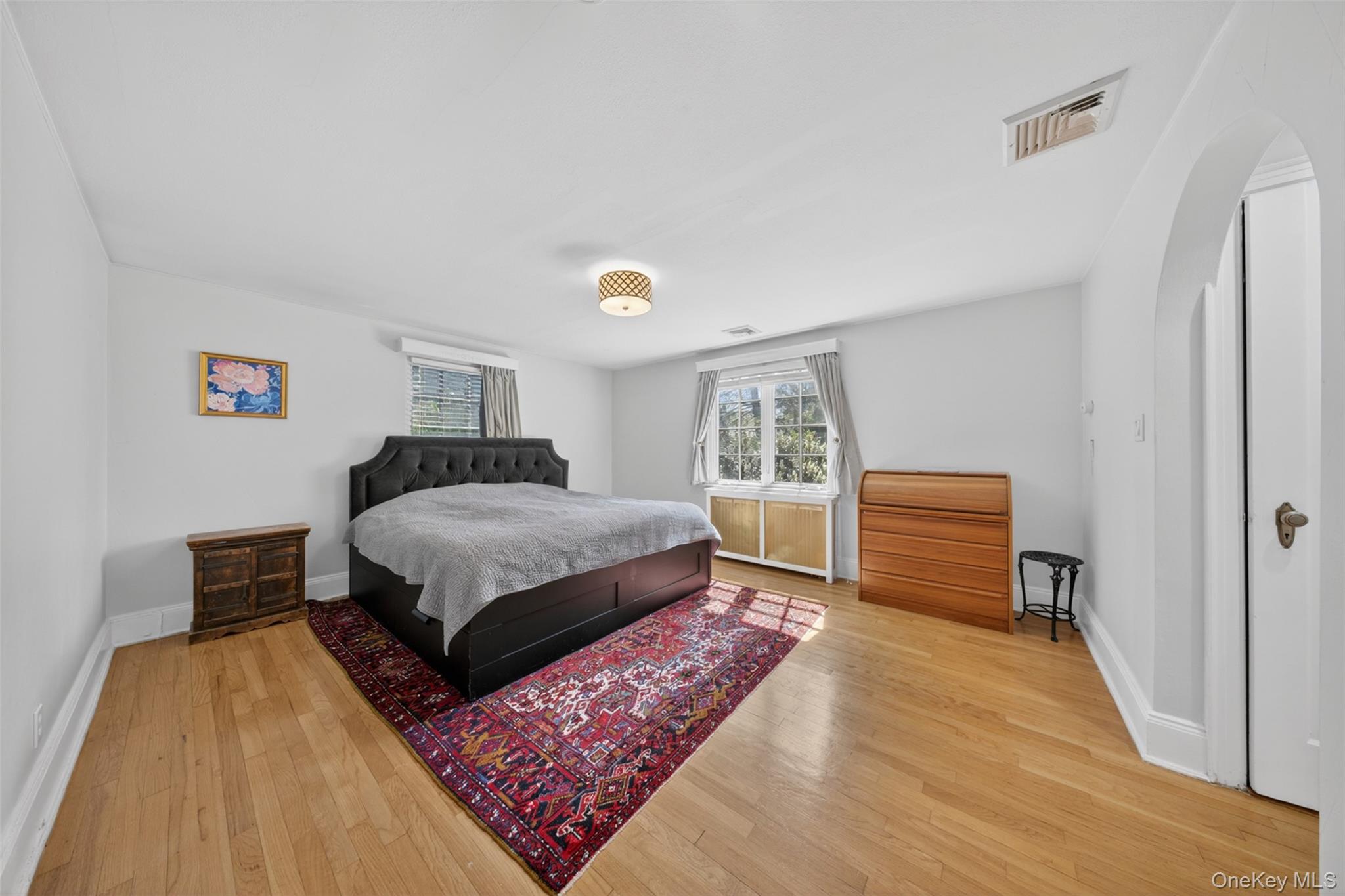 Manhasset, New York, 11030, United States, 4 Bedrooms Bedrooms, ,3 BathroomsBathrooms,Residential,Active,2045030