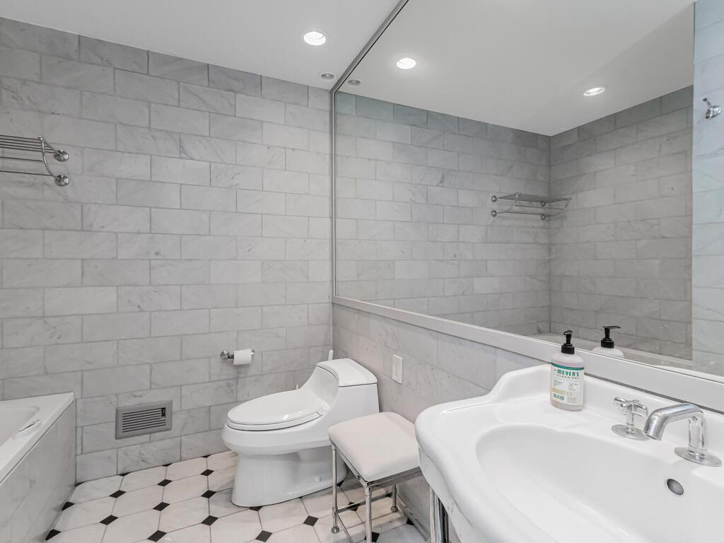 East Hampton, New York, 11937, United States, ,3 BathroomsBathrooms,Residential,Active,1843880