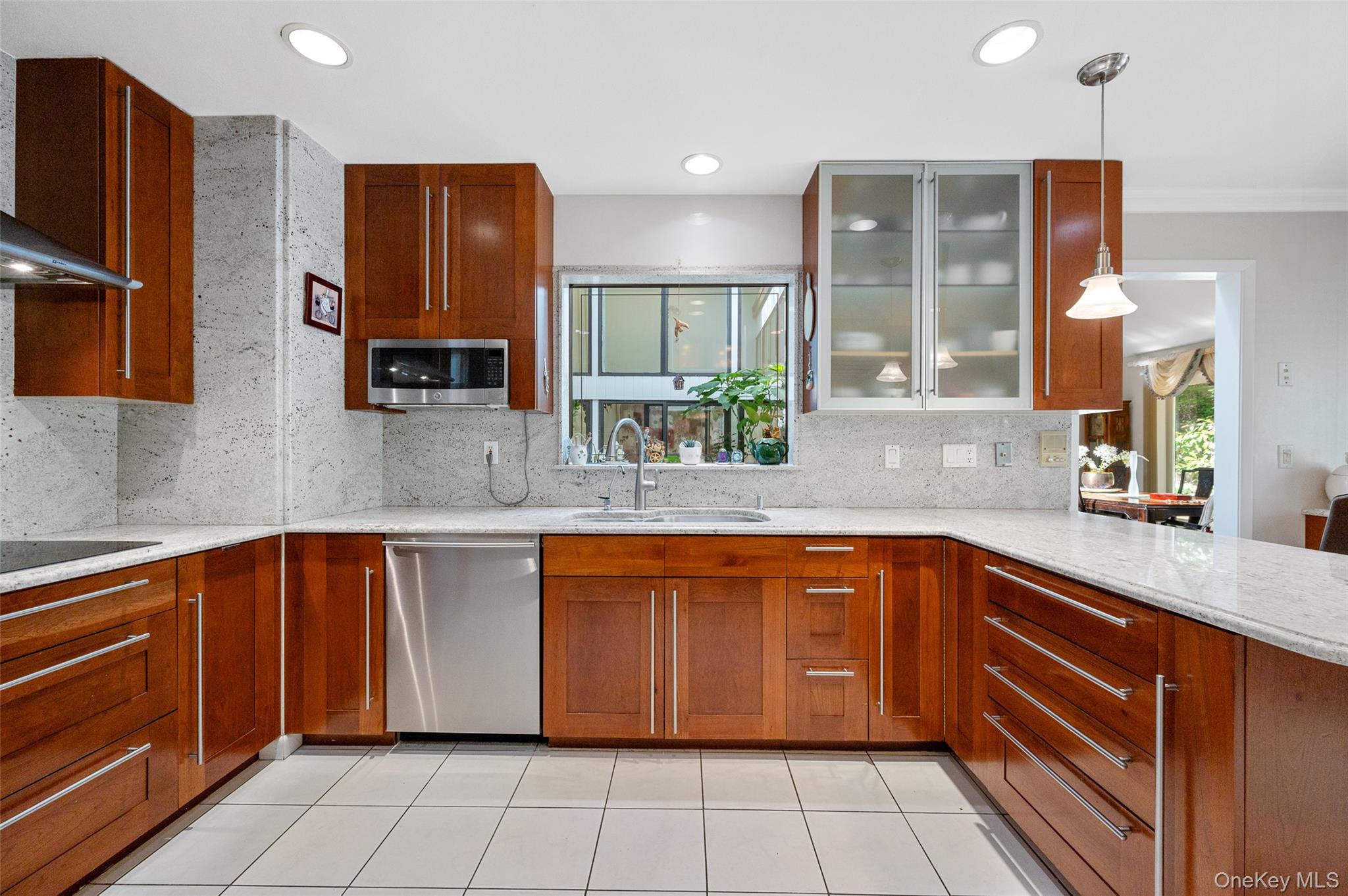 Manhasset, New York, 11030, United States, 5 Bedrooms Bedrooms, ,6 BathroomsBathrooms,Residential,Active,1788462