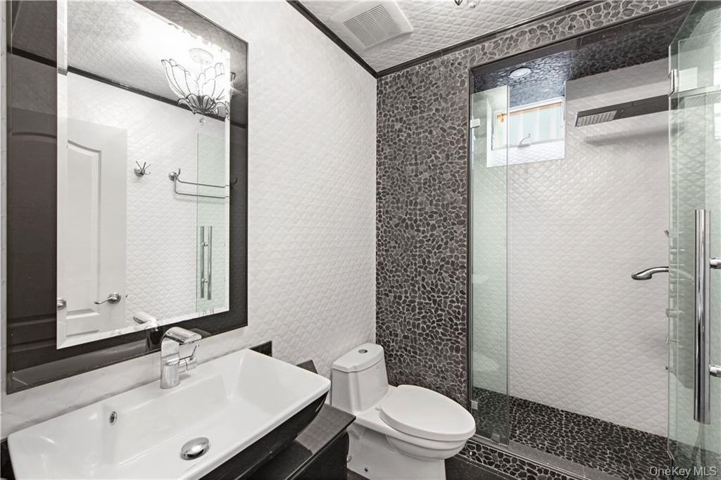 Brooklyn, New York, 11235, United States, 3 Bedrooms Bedrooms, ,5 BathroomsBathrooms,Residential,Active,1912831