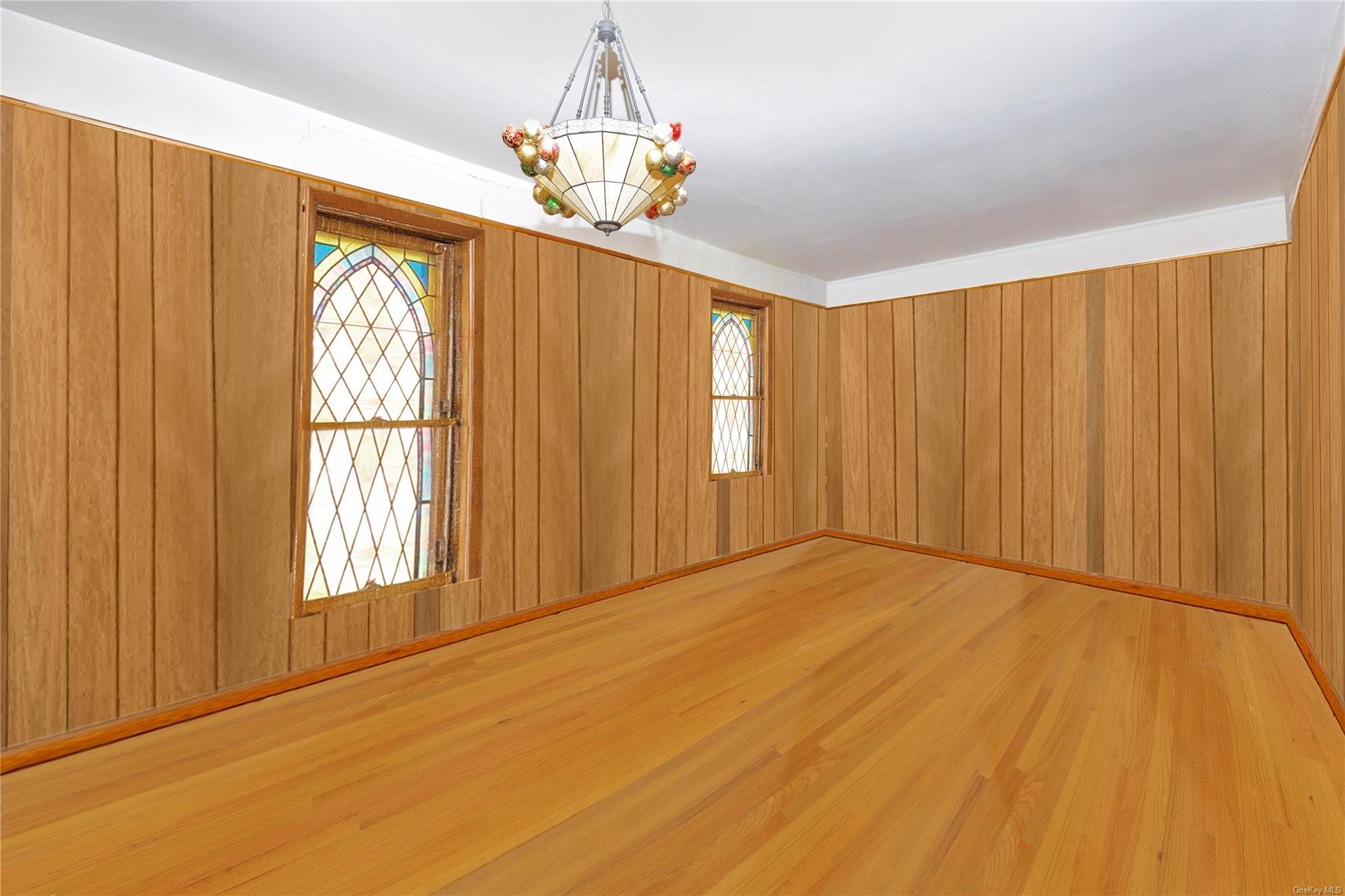 Elmhurst, New York, 11373, United States, ,7 BathroomsBathrooms,Residential,Pending,1825061