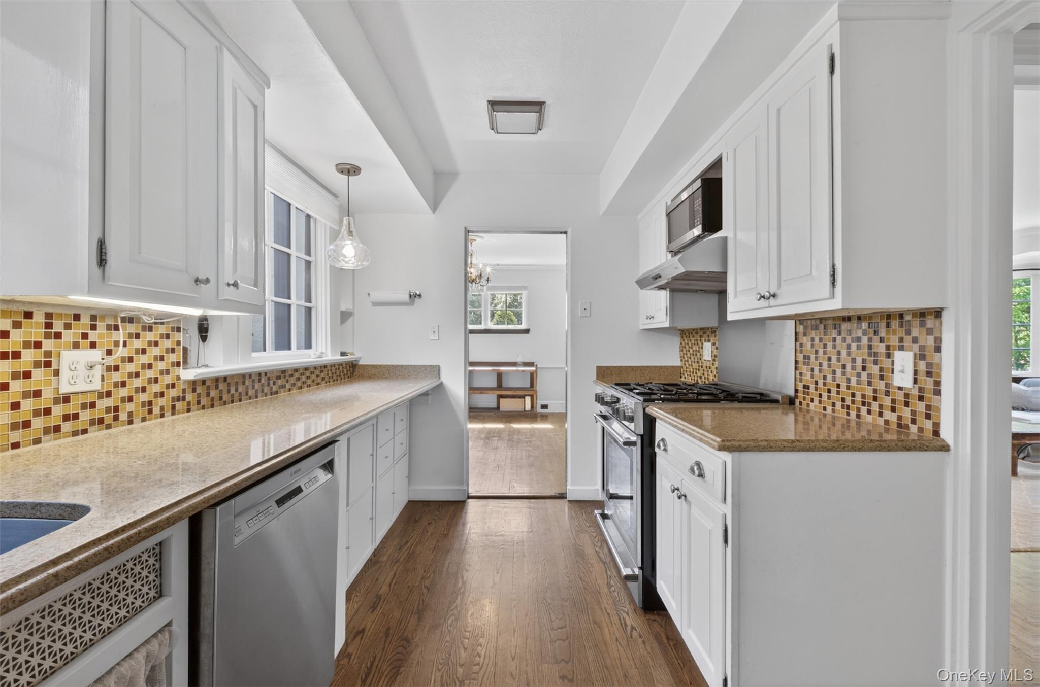 Manhasset, New York, 11030, United States, 4 Bedrooms Bedrooms, ,3 BathroomsBathrooms,Residential,Active,2045030