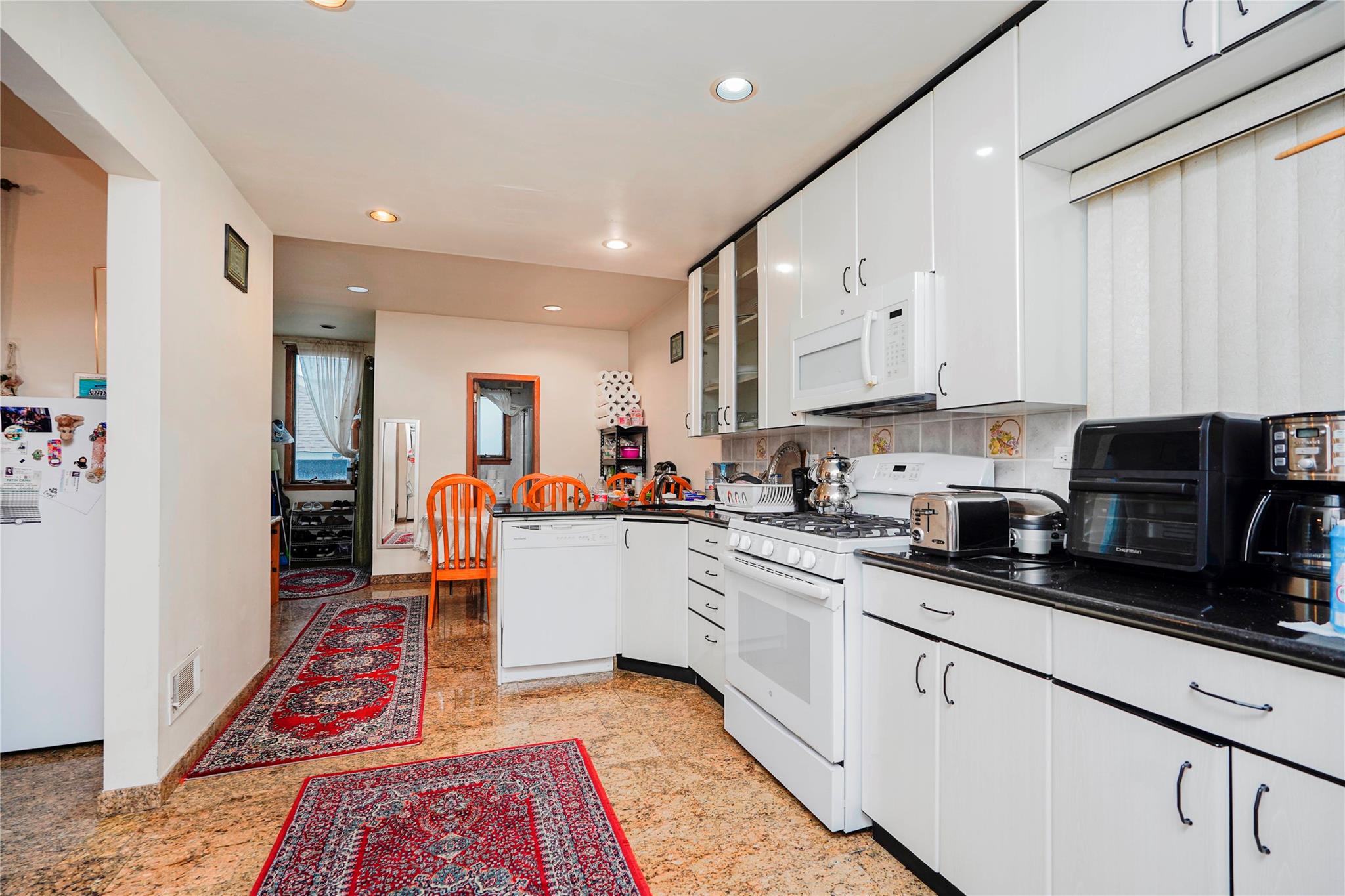 Brooklyn, New York, 11228, United States, 6 Bedrooms Bedrooms, ,3 BathroomsBathrooms,Residential,Active,1741590